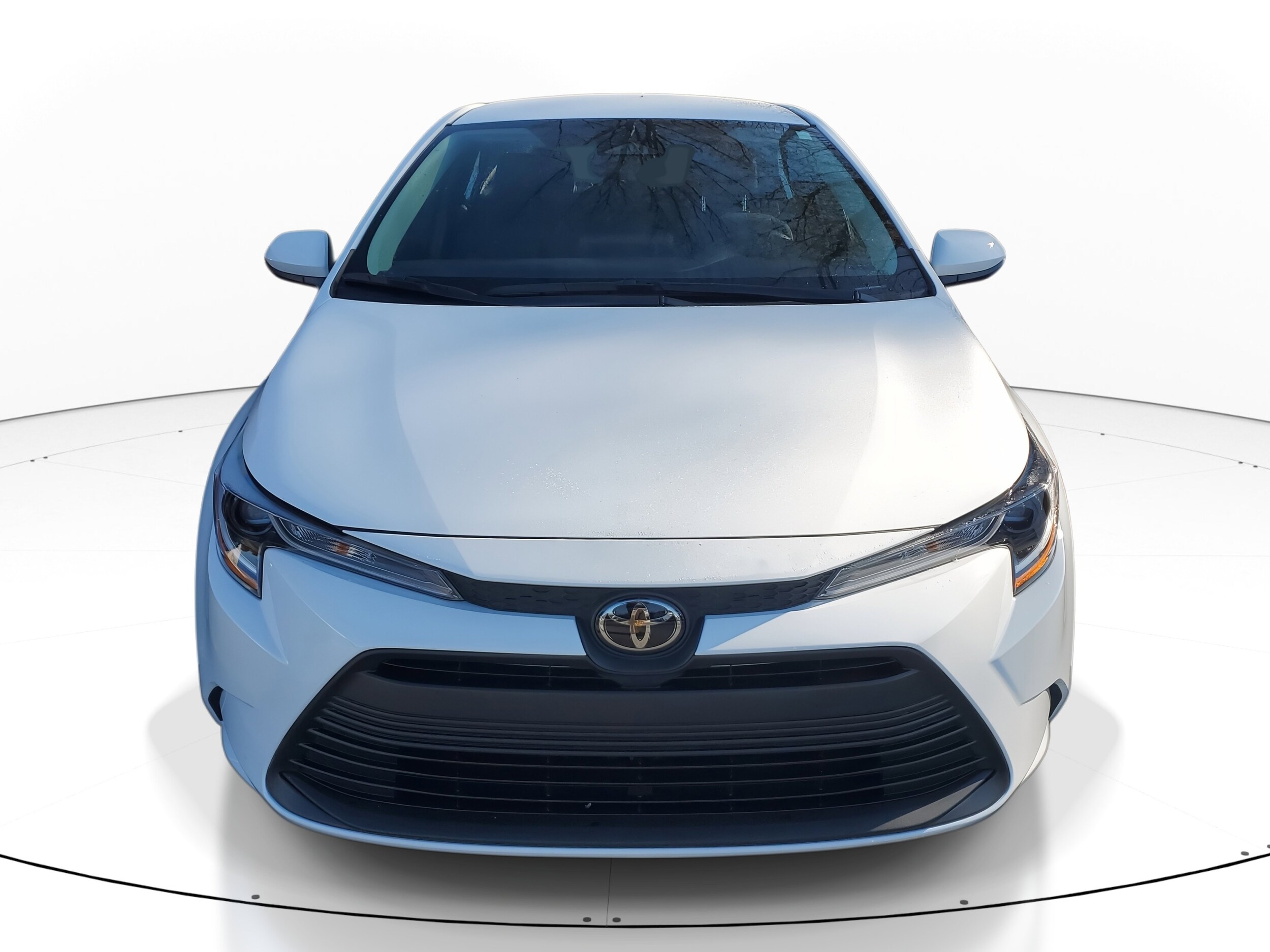 2025 Toyota Corolla LE photo 2
