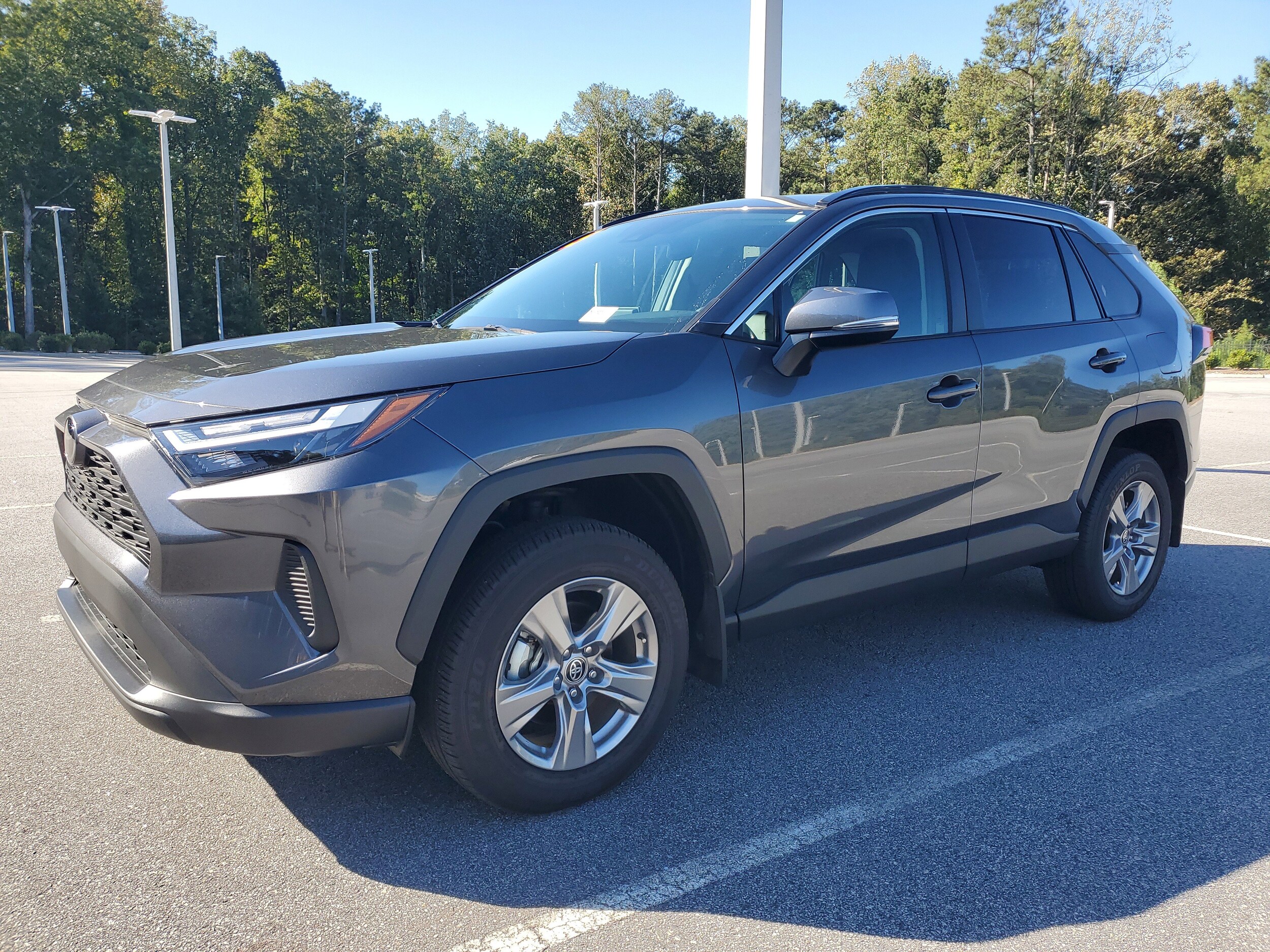 2025 Toyota RAV4 XLE photo 3