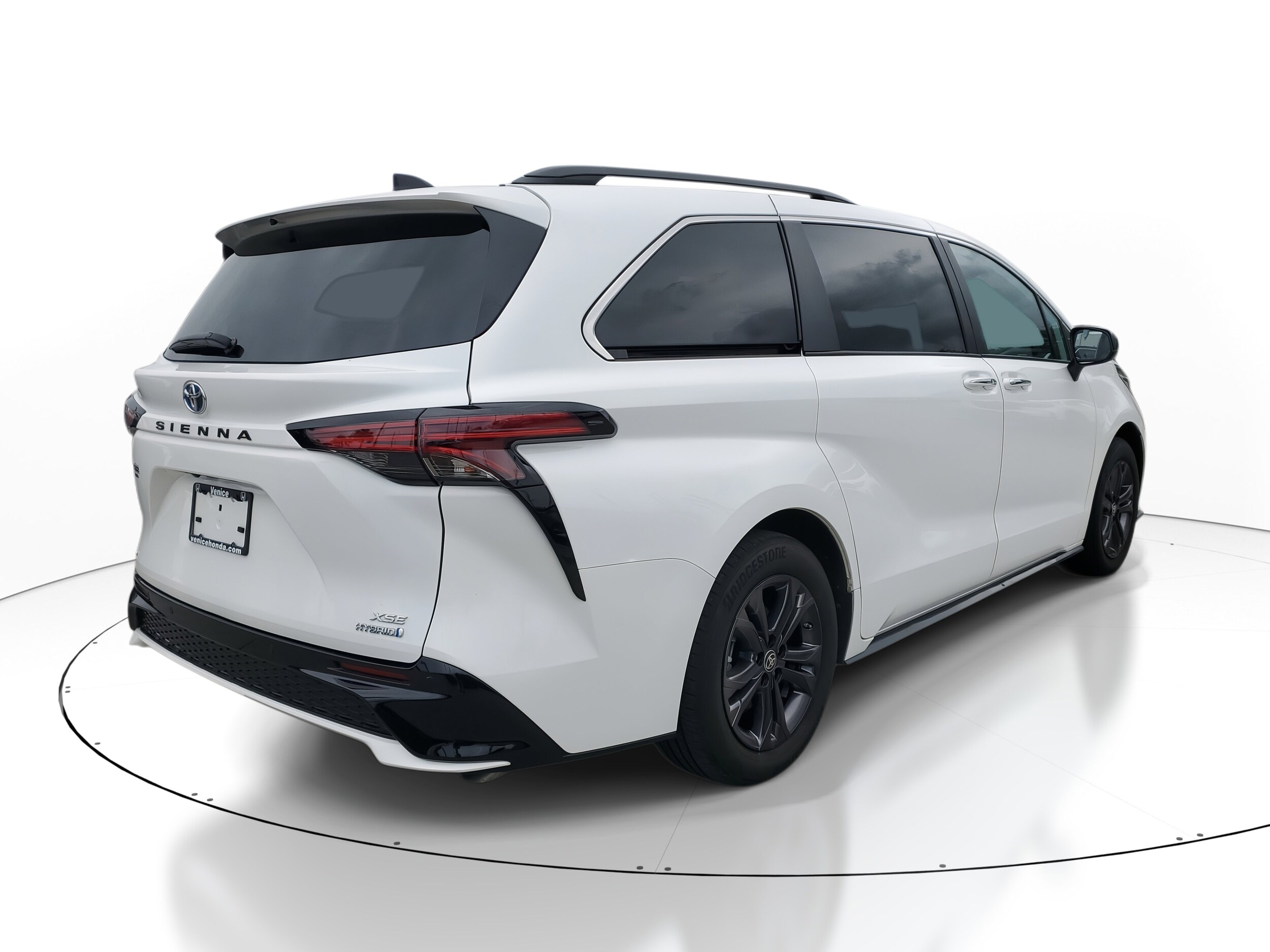 2024 Toyota Sienna XSE photo 4
