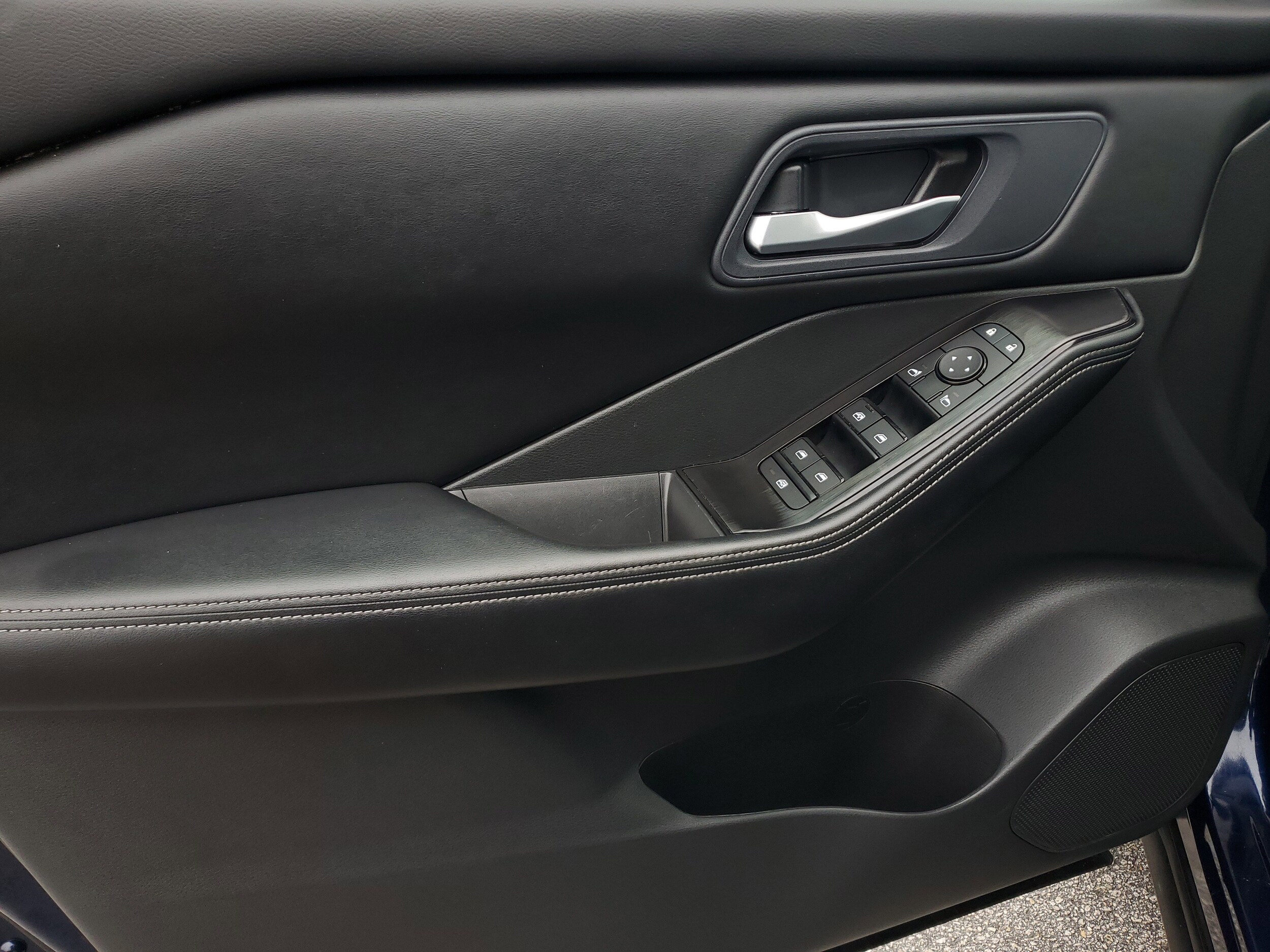 2025 Nissan Rogue SV - Photo 16