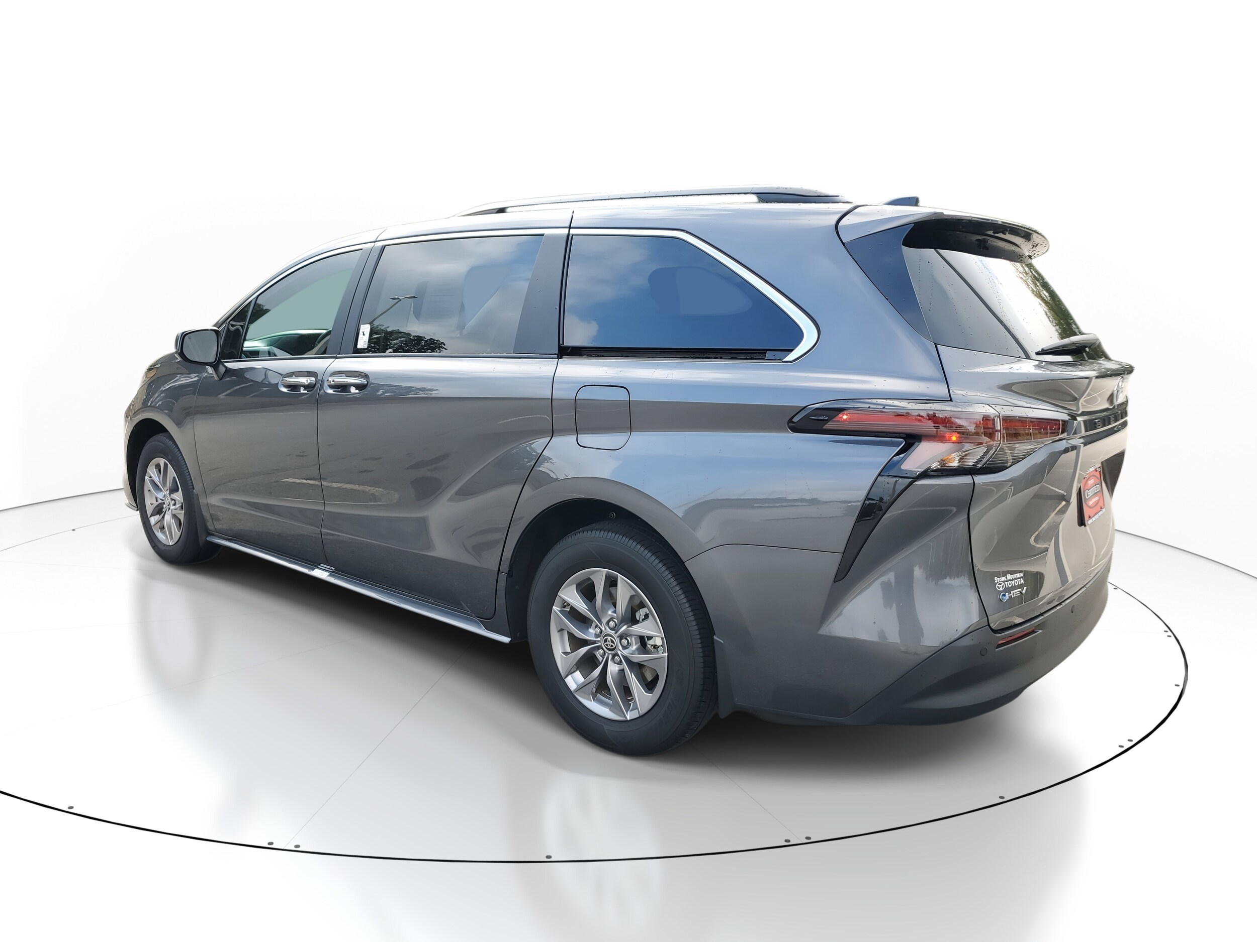 2025 Toyota Sienna XLE photo 4