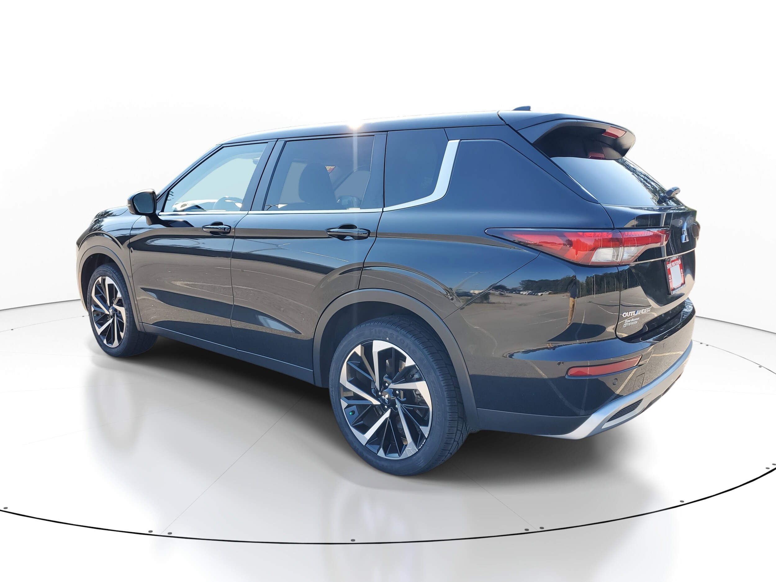 2024 Mitsubishi Outlander SE photo 4