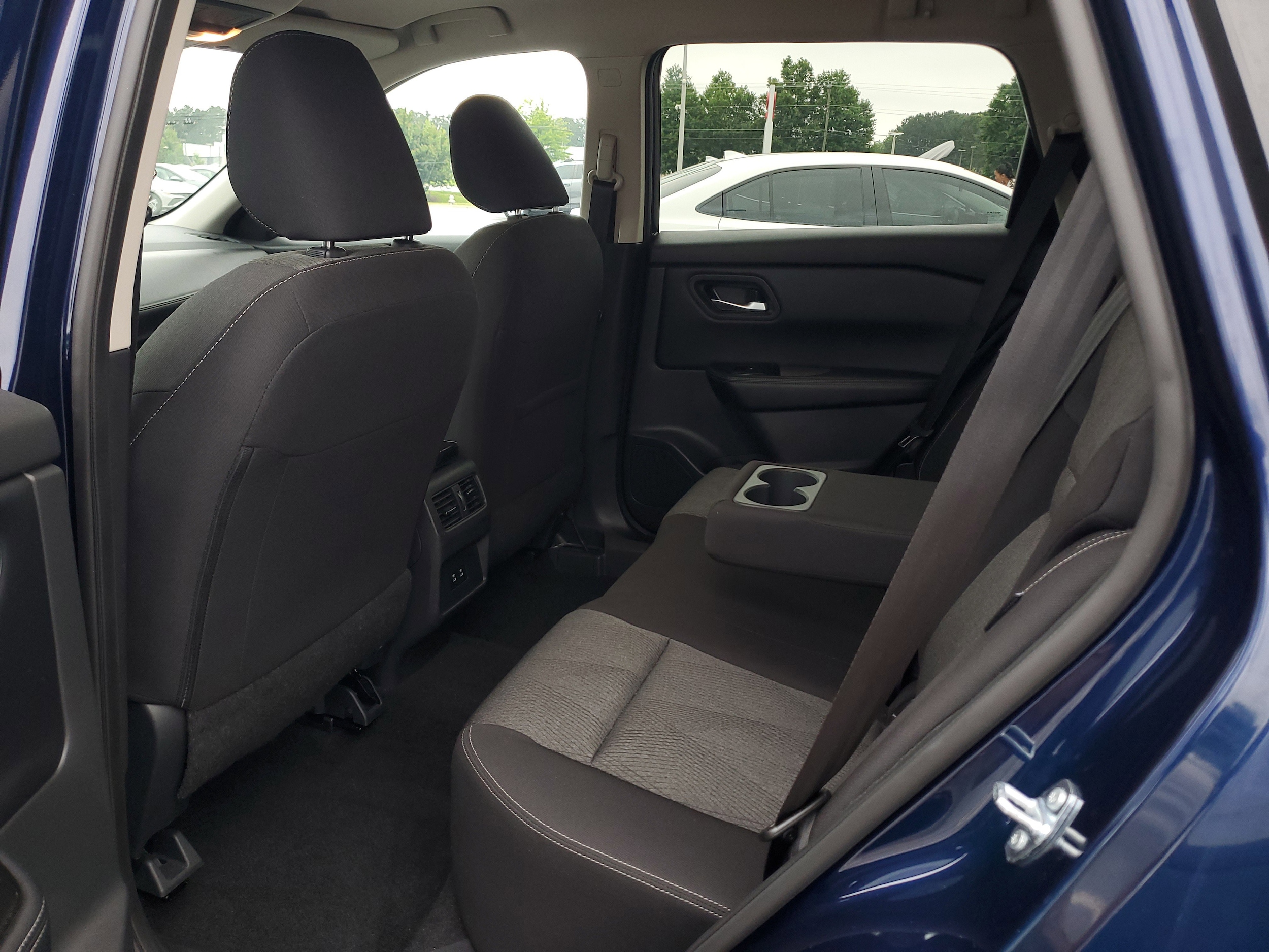 2025 Nissan Rogue SV - Photo 10