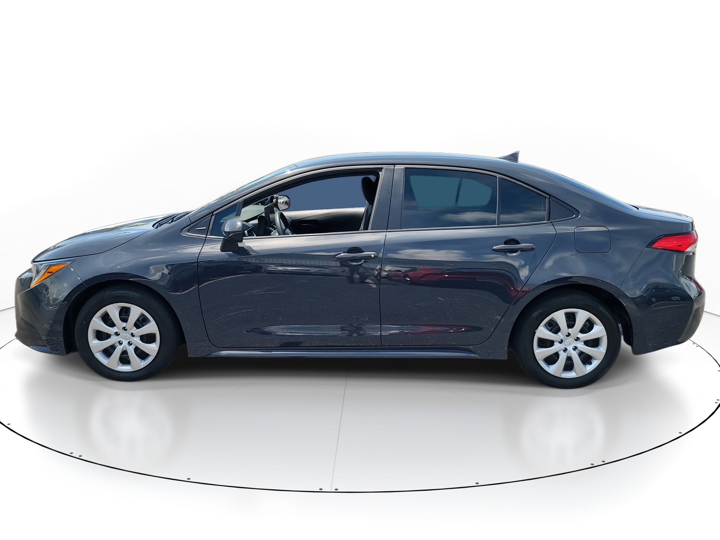 2024 Toyota Corolla LE photo 3