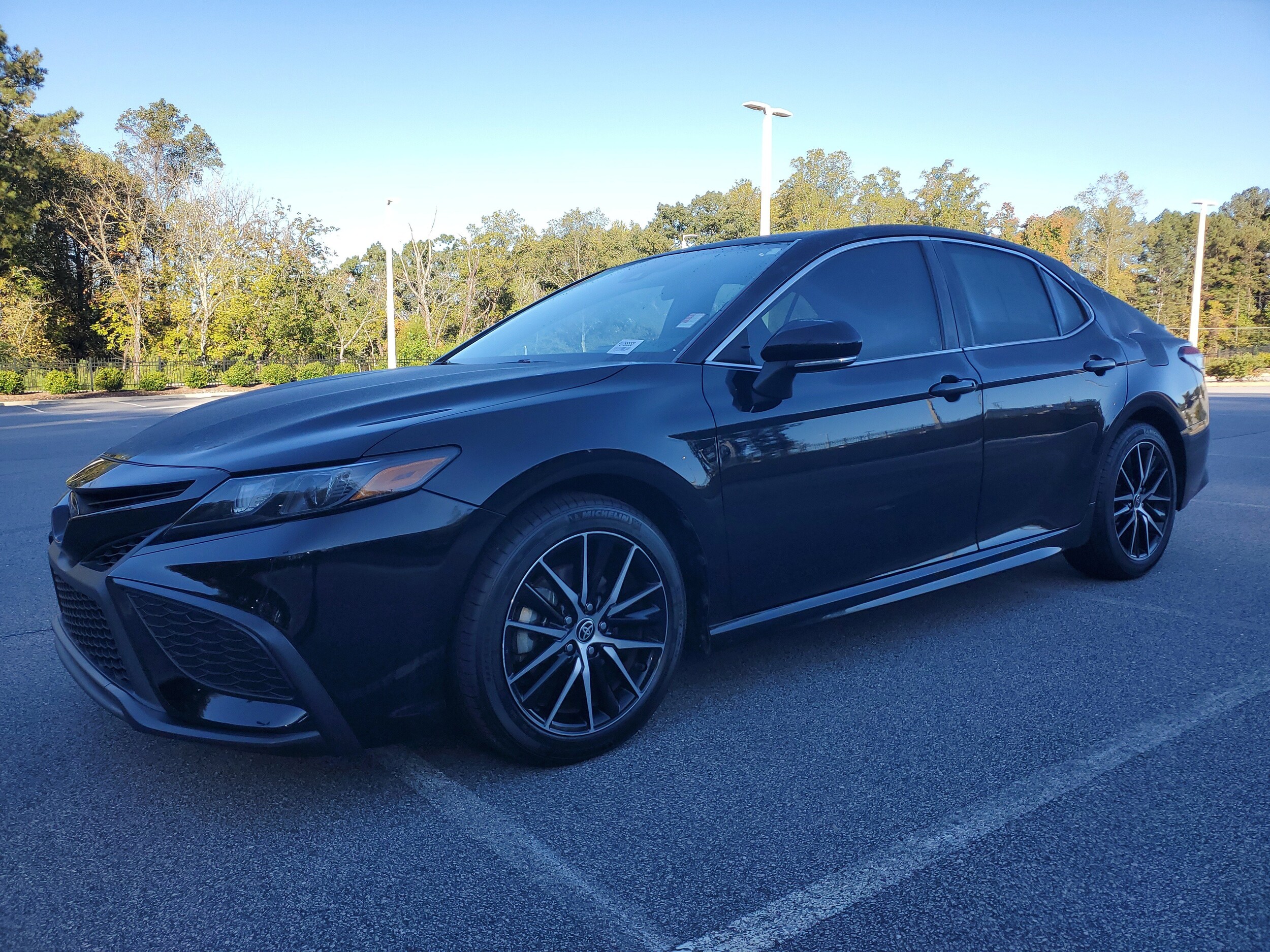 2023 Toyota Camry SE photo 3