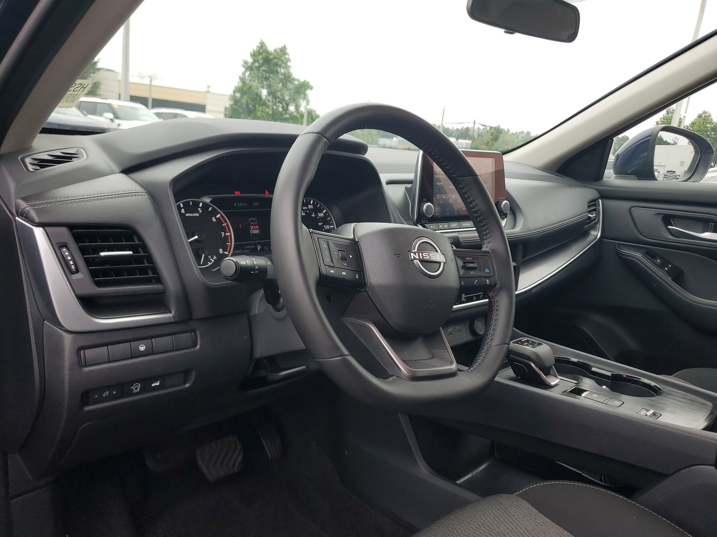 2025 Nissan Rogue SV - Photo 14