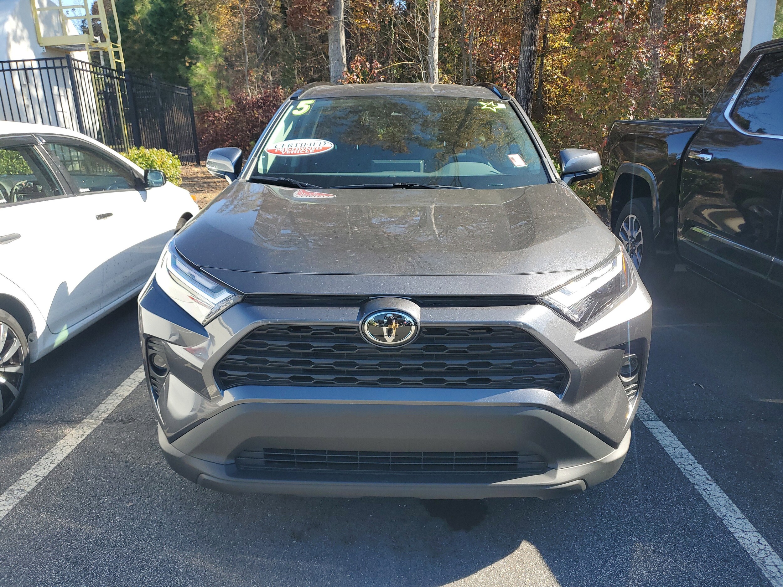2025 Toyota RAV4 Hybrid XLE photo 2