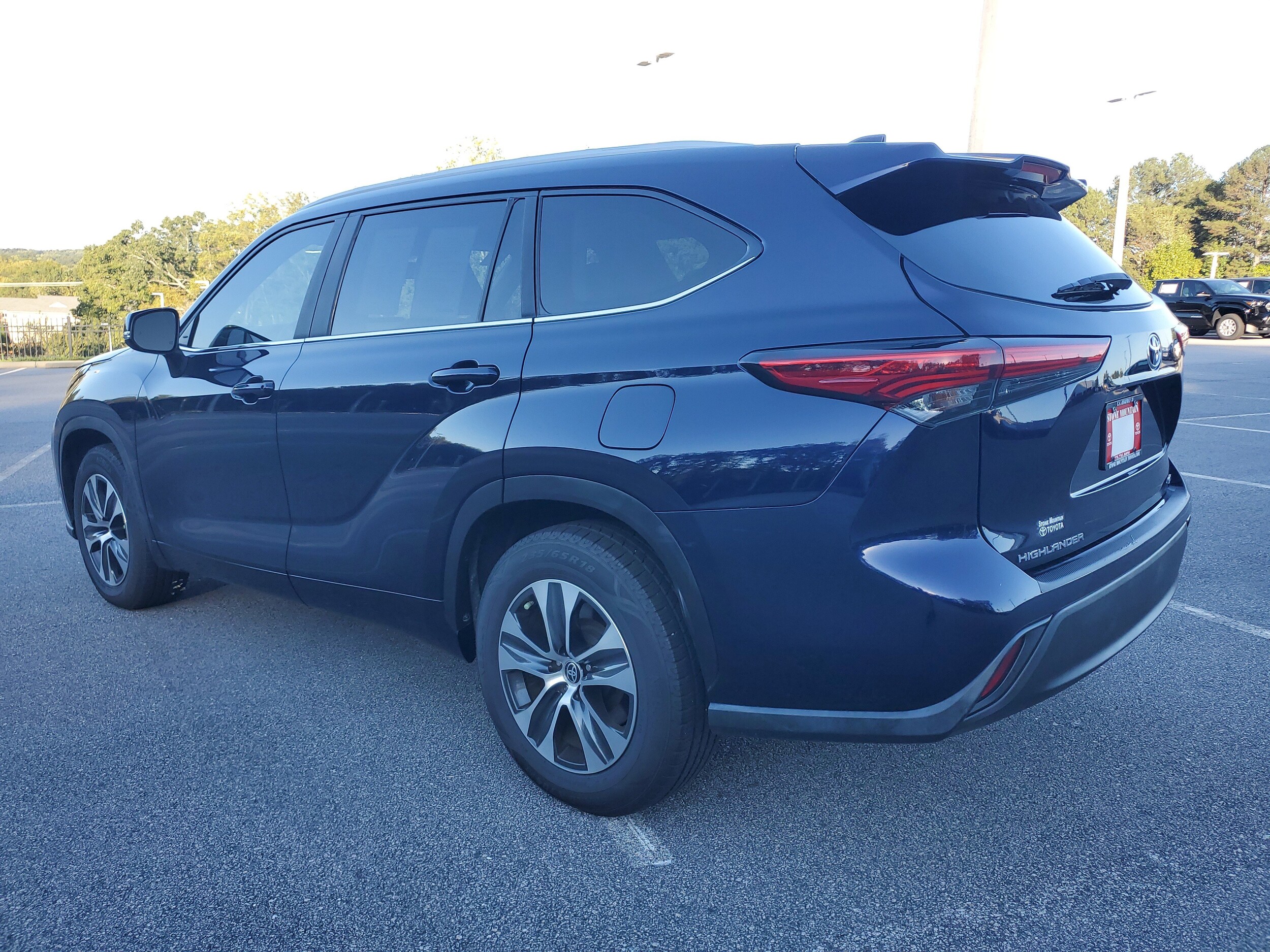 2023 Toyota Highlander L photo 2