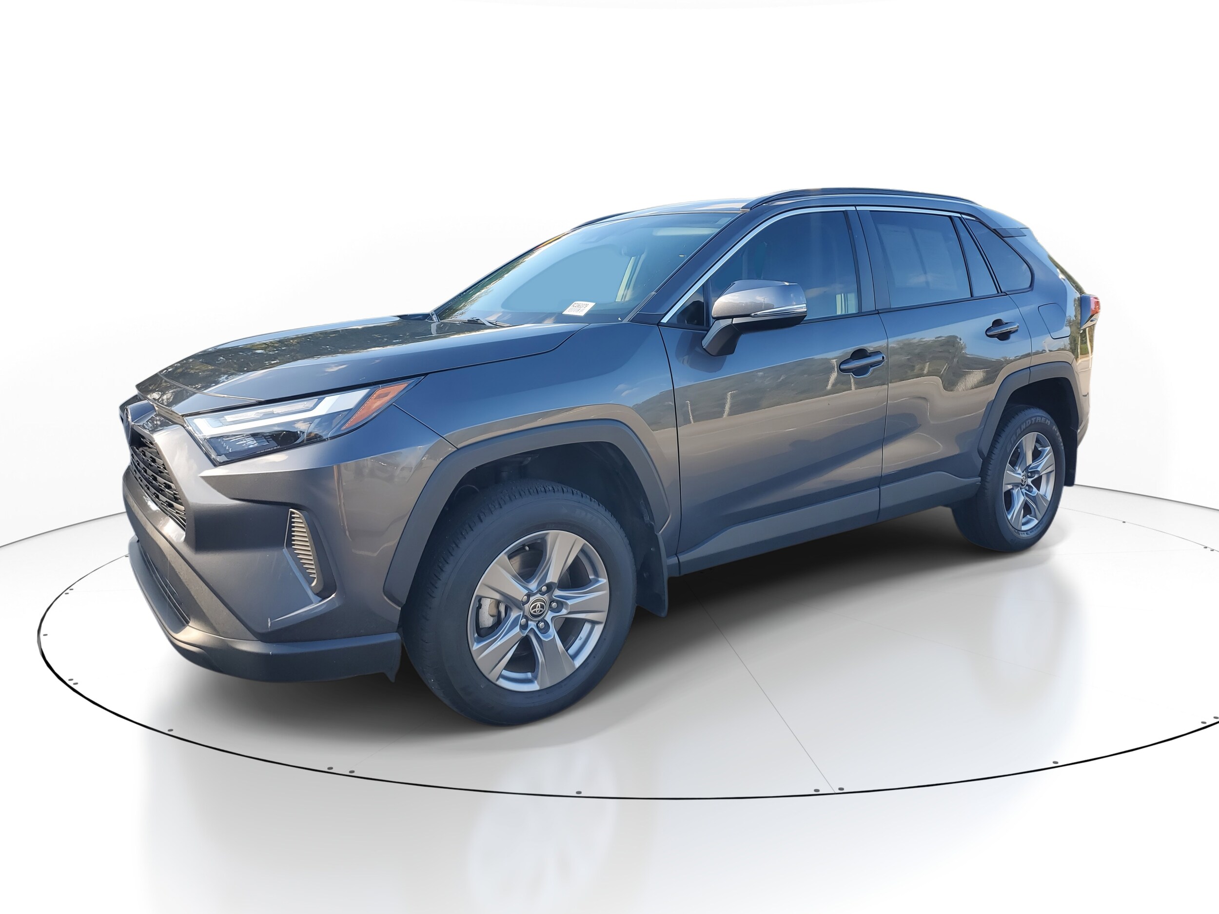 2024 Toyota RAV4 XLE photo 3
