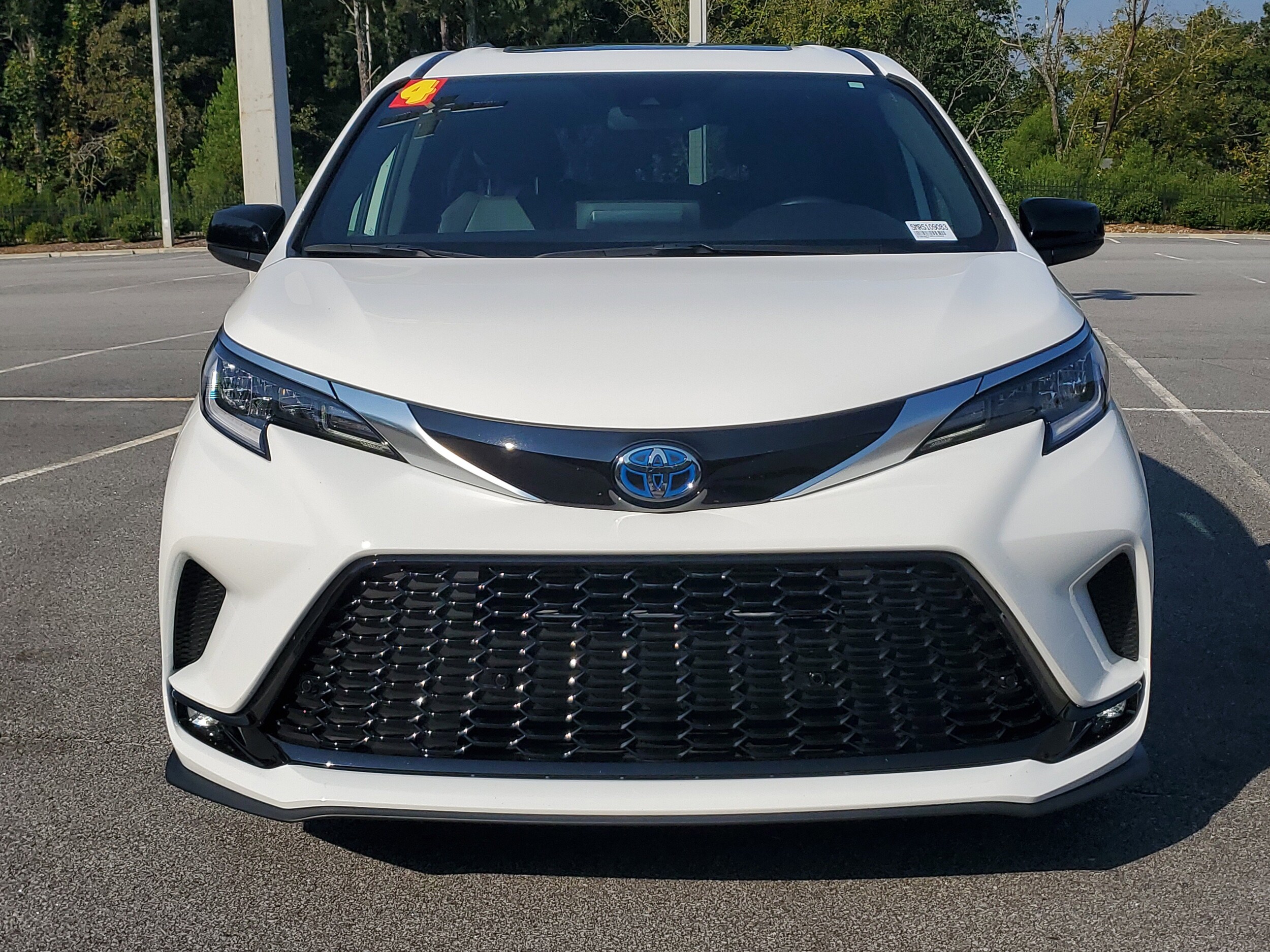 2024 Toyota Sienna XSE photo 2