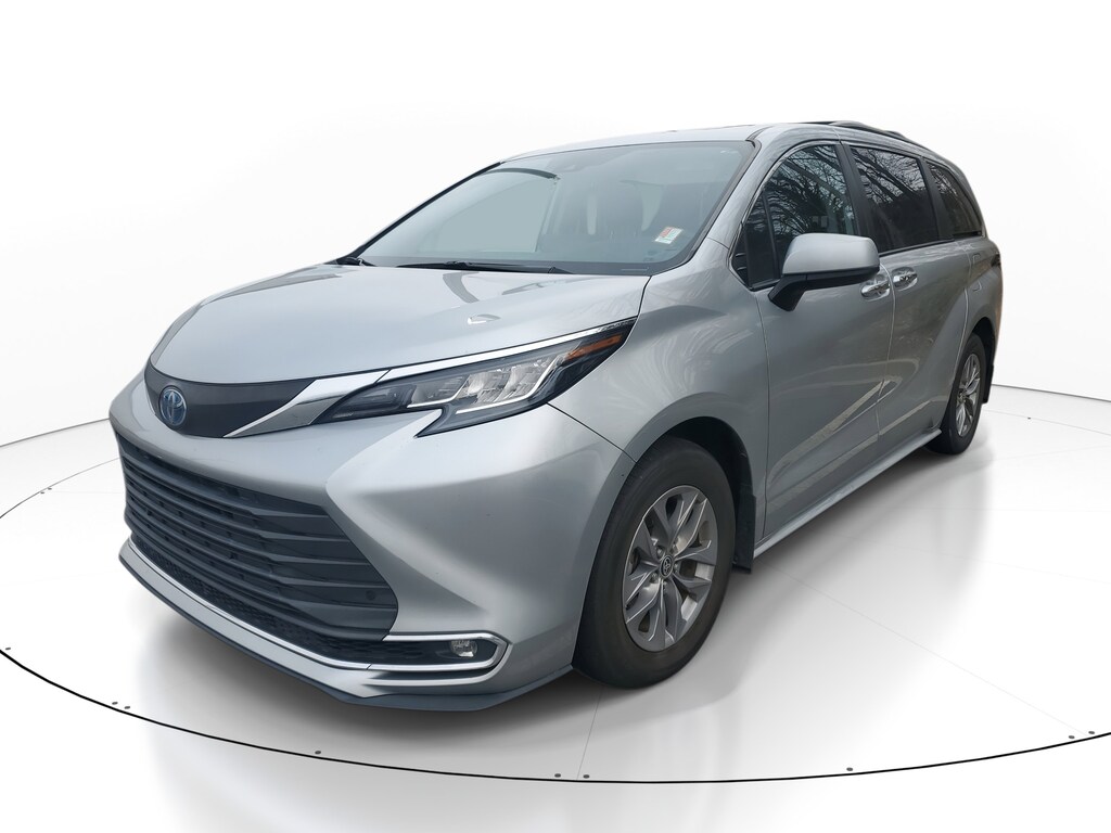 Certified 2022 Toyota Sienna XLE Van Passenger Van