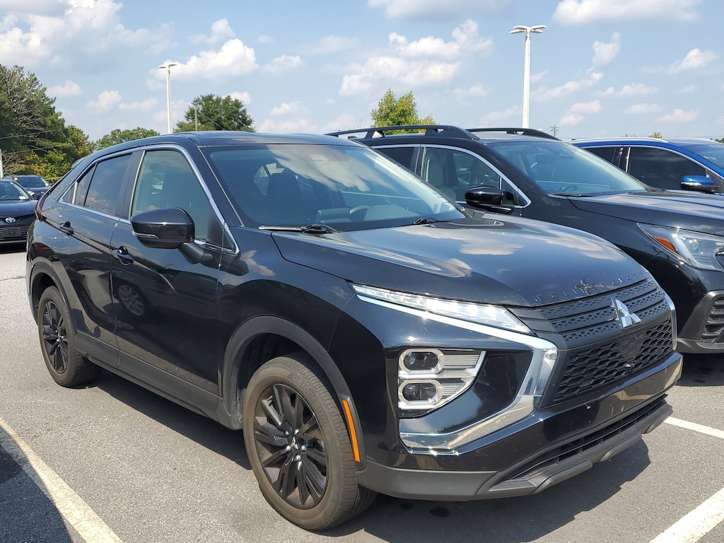 2024 Mitsubishi Eclipse Cross LE photo 2