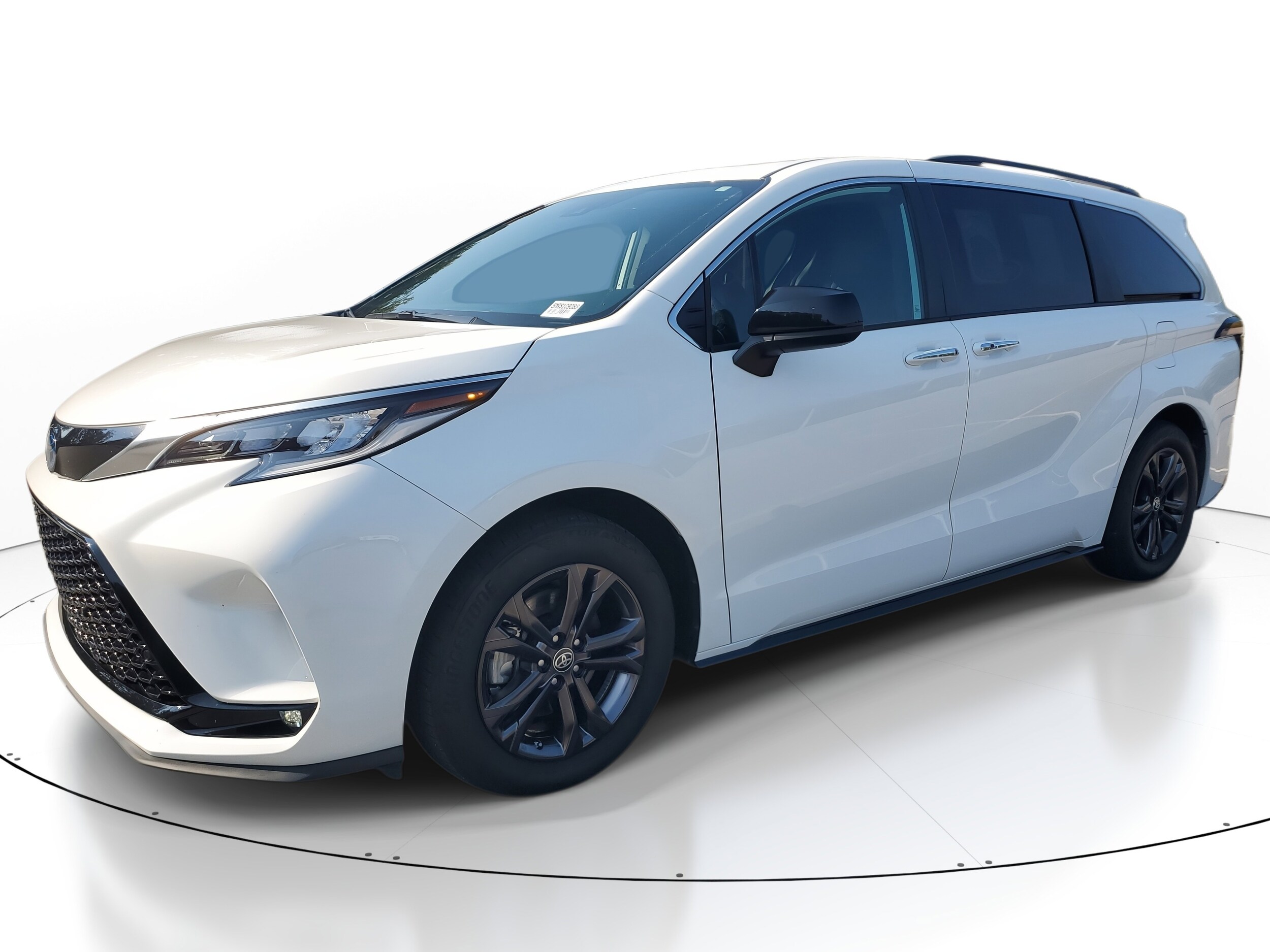2024 Toyota Sienna XSE photo 3