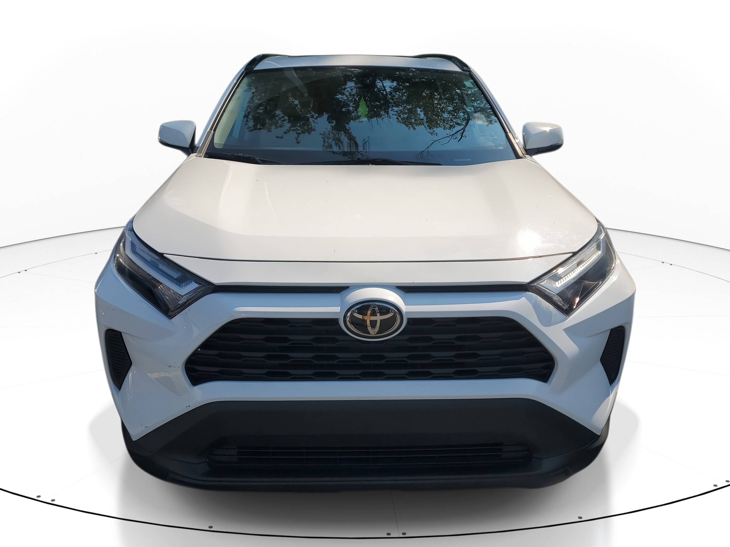2022 Toyota RAV4 XLE photo 2