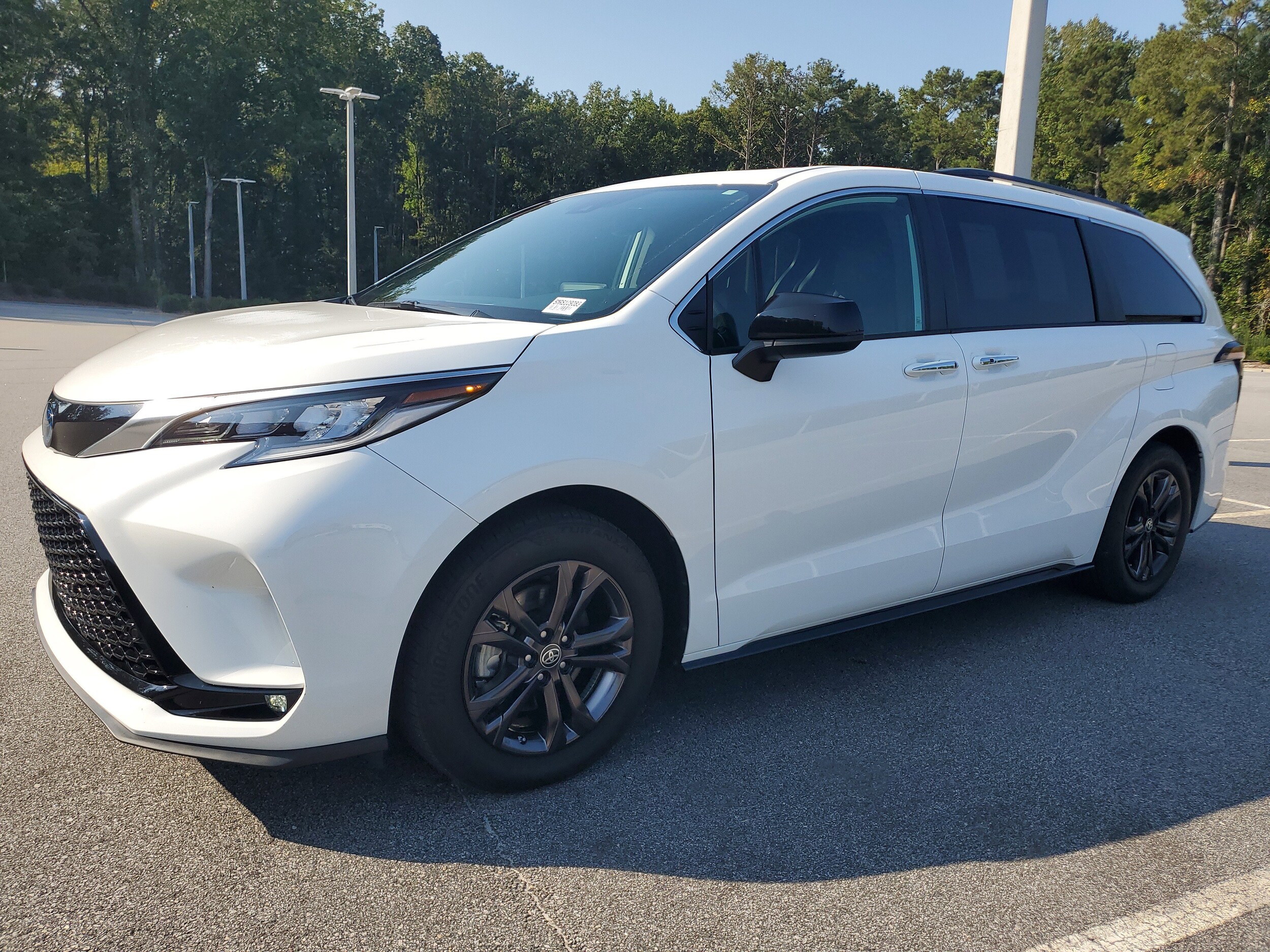 2024 Toyota Sienna XSE photo 3