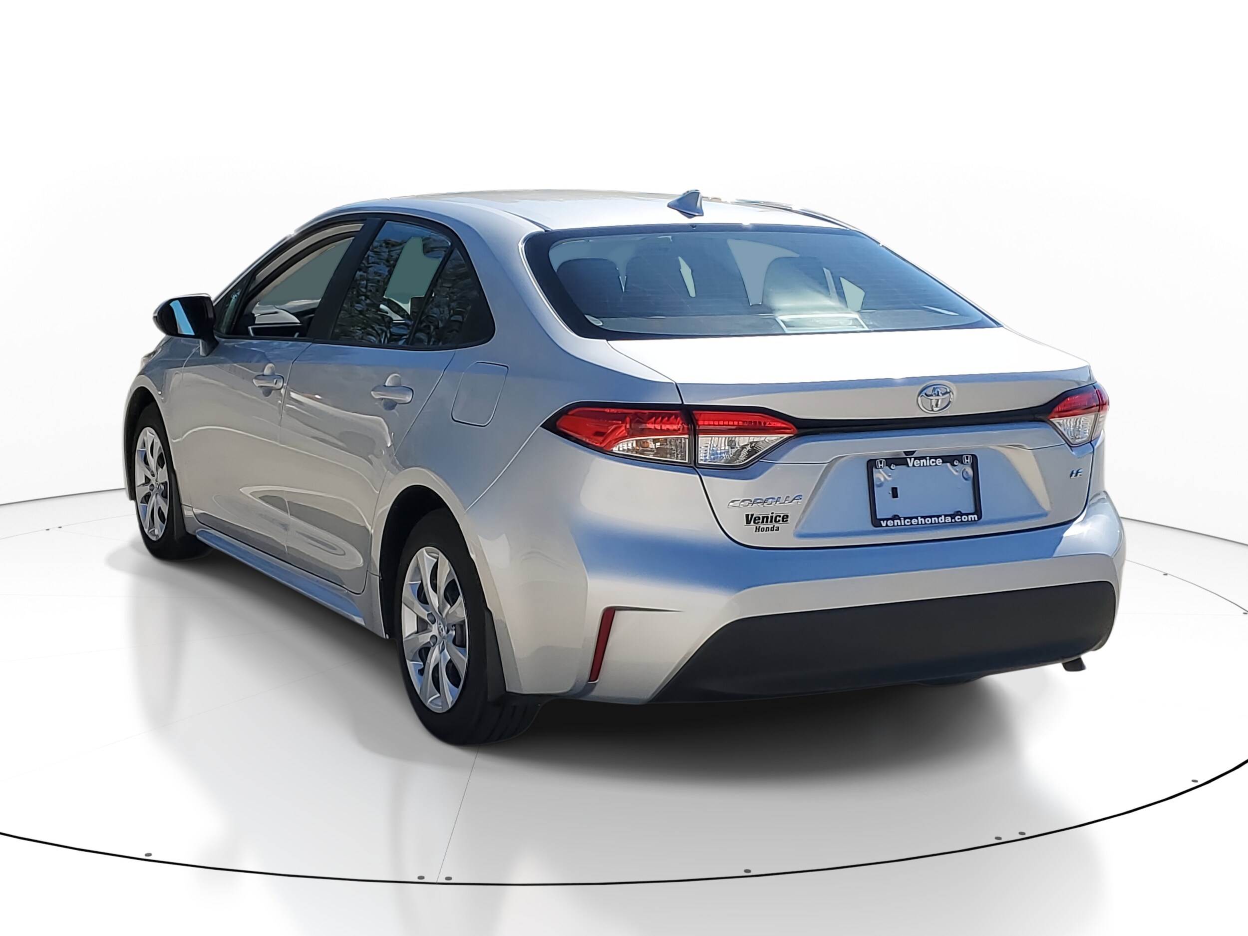 2025 Toyota Corolla LE photo 3