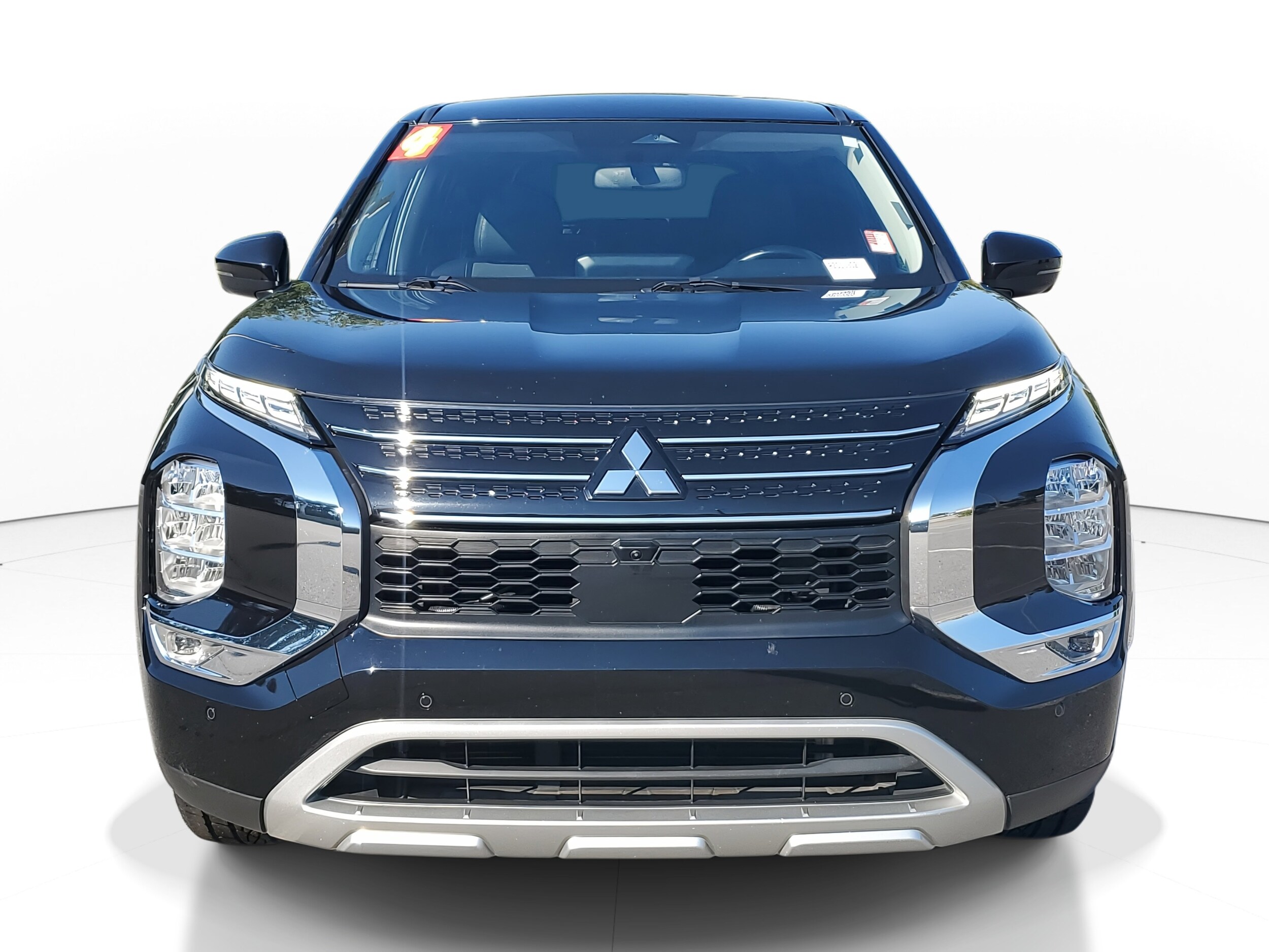 2024 Mitsubishi Outlander SE photo 2