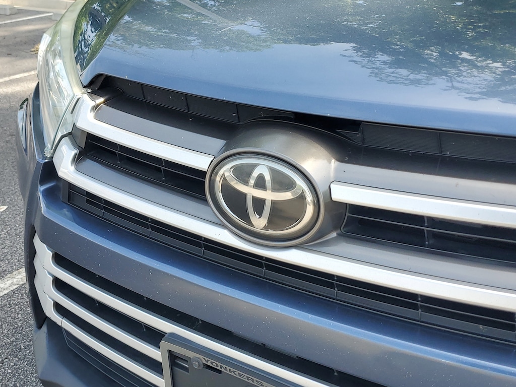 Used 2017 Toyota Highlander XLE V6 SUV