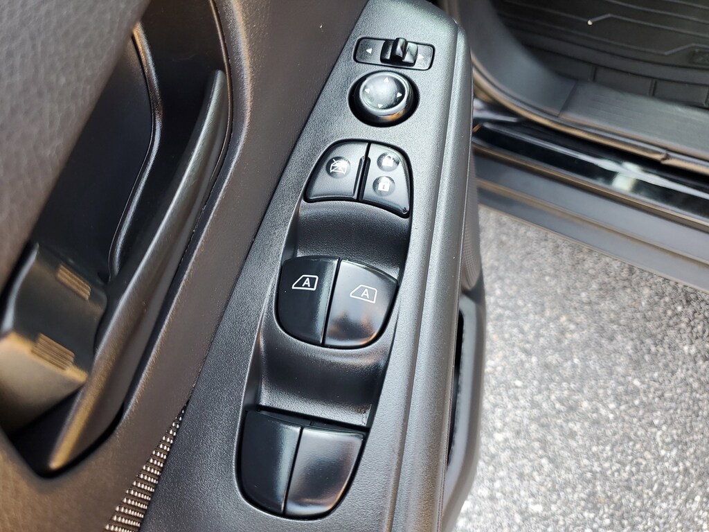 2018 Nissan Kicks S photo 16