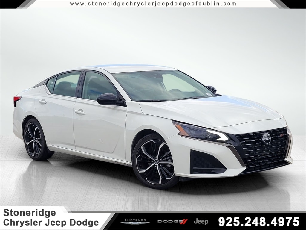 2023 Nissan Altima SR's photo