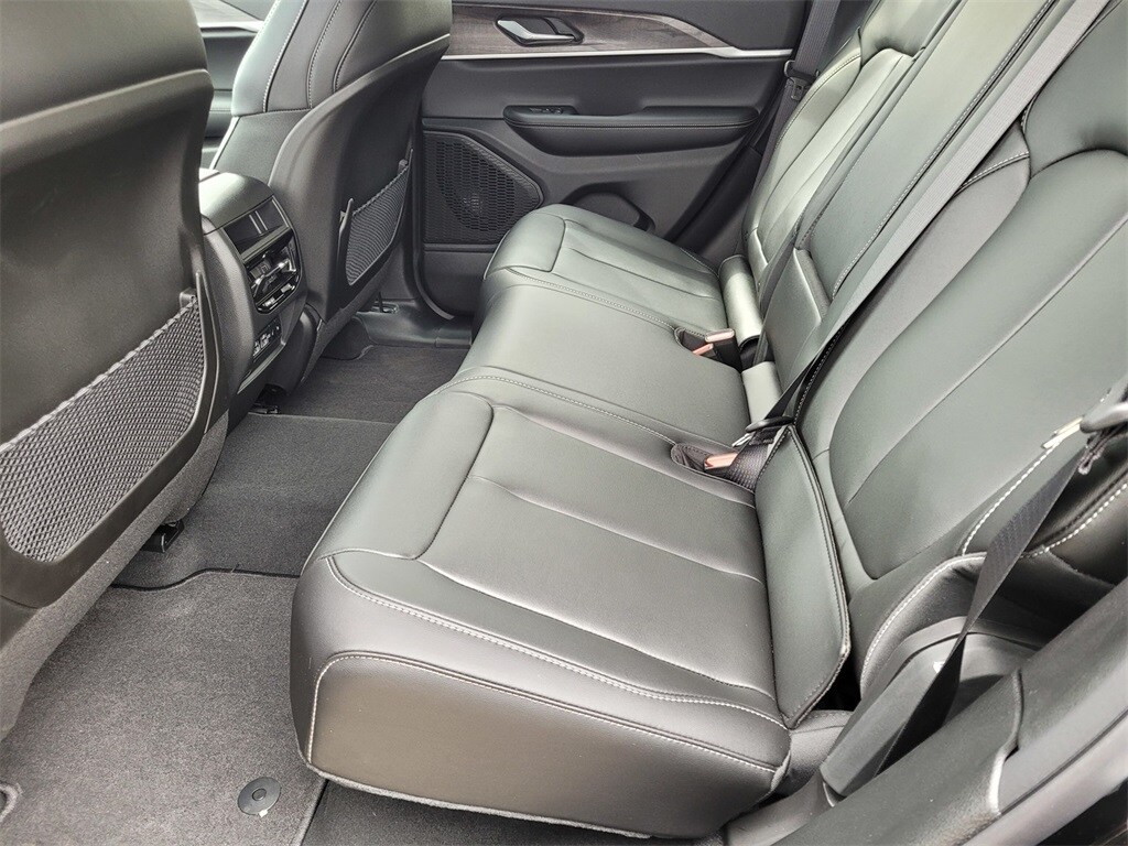 2025 Jeep Grand Cherokee Limited photo 4