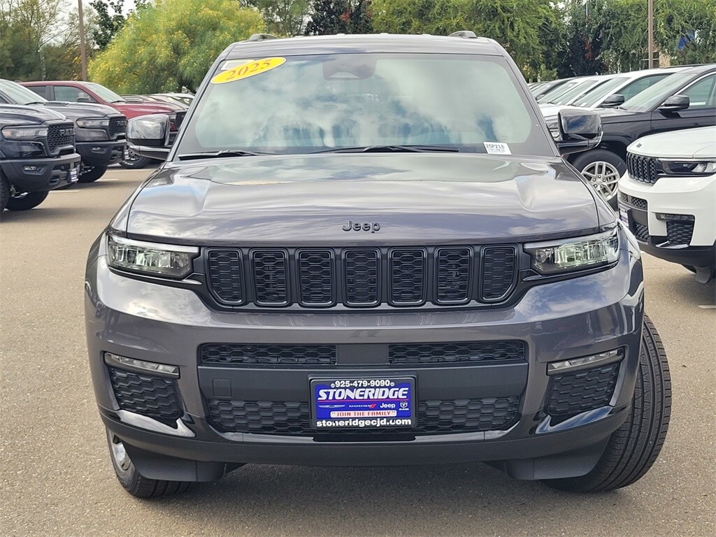 2025 Jeep Grand Cherokee Limited photo 2