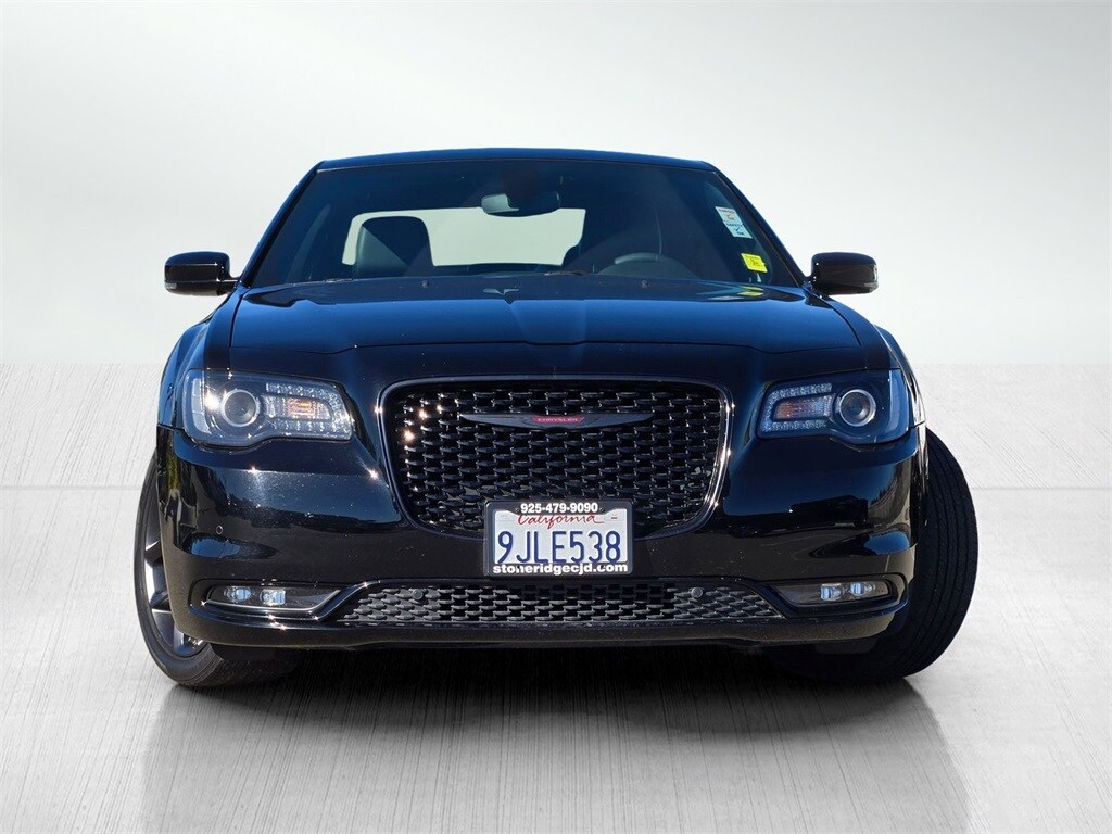 2023 Chrysler 300 S photo 2