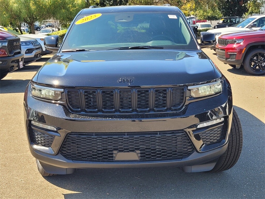 2025 Jeep Grand Cherokee Limited photo 2