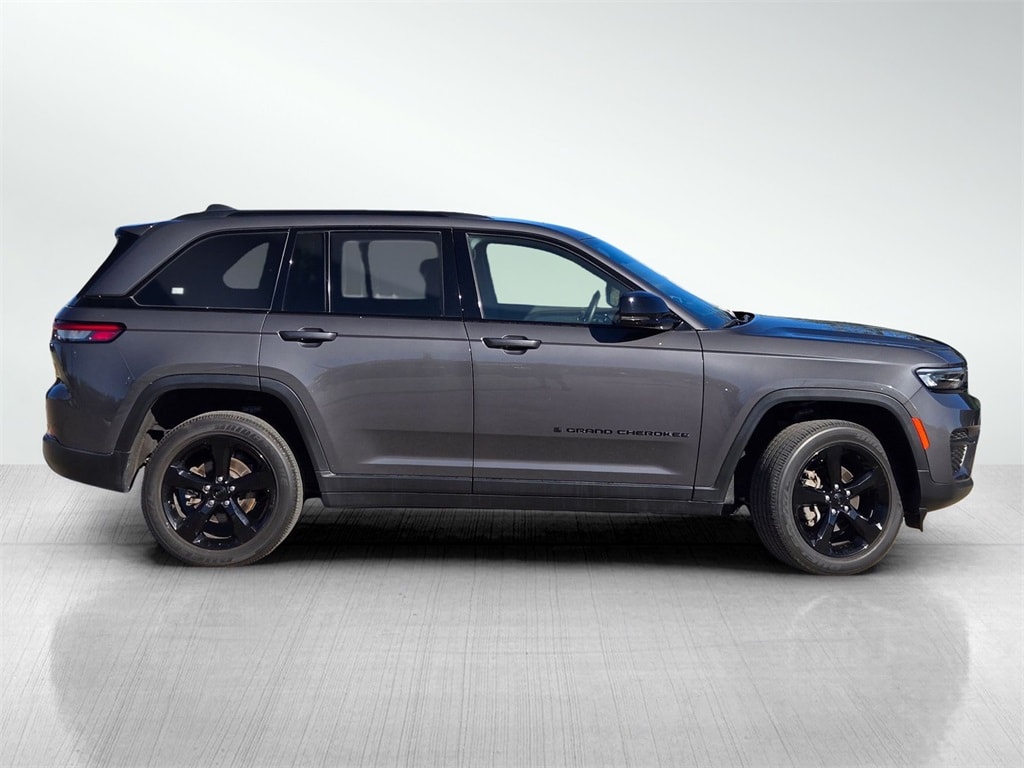Used 2022 Jeep Grand Cherokee Altitude SUV