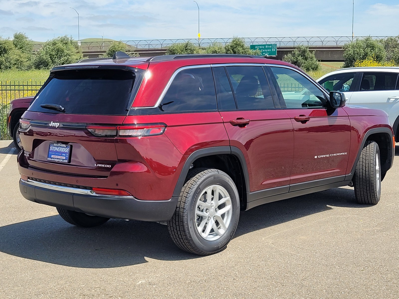 2025 Jeep Grand Cherokee Laredo X photo 3