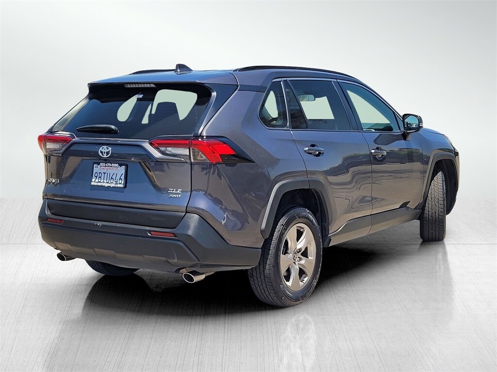 2022 Toyota RAV4 XLE photo 4