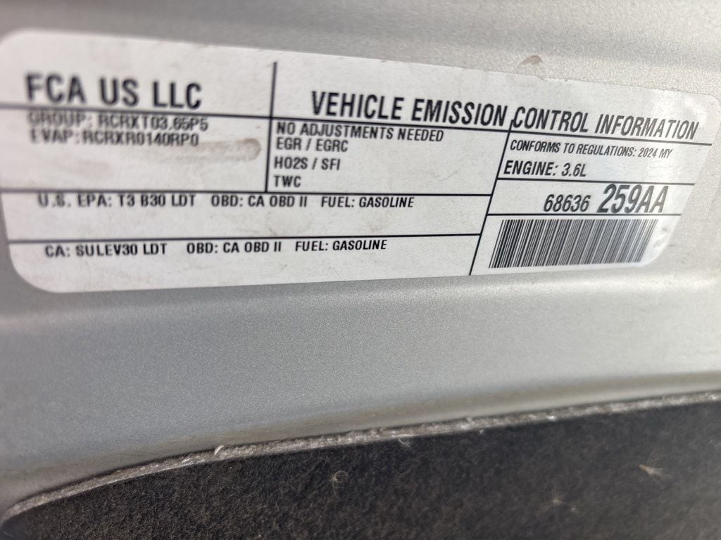 2024 Chrysler Pacifica Touring L's photo