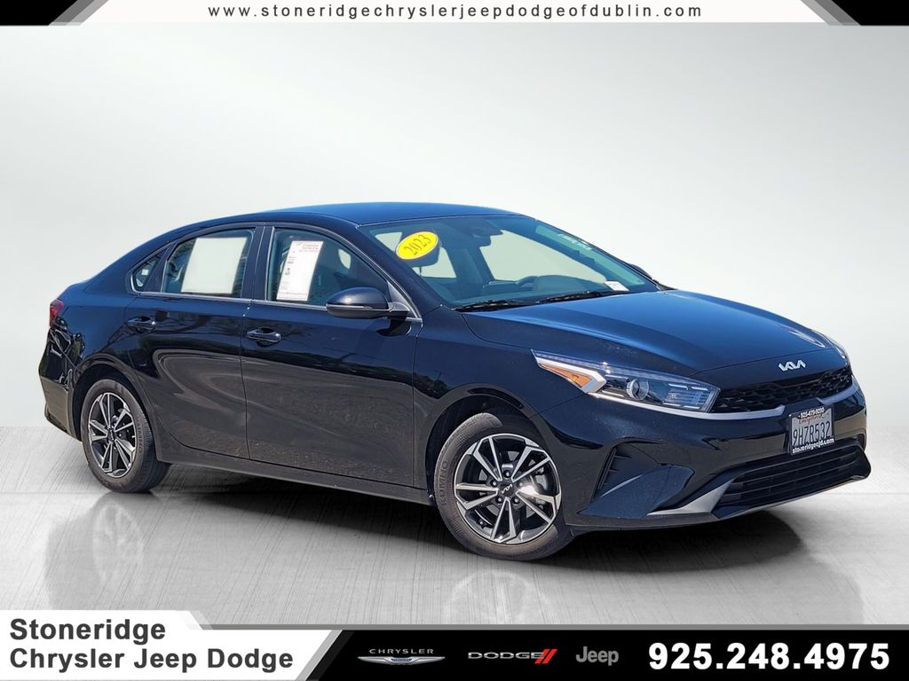 2023 Kia Forte LXS AT's photo