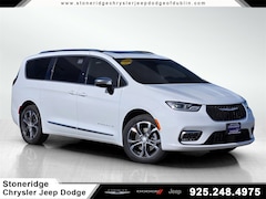 2026 Chrysler Pacifica PINNACLE AWD Passenger Van