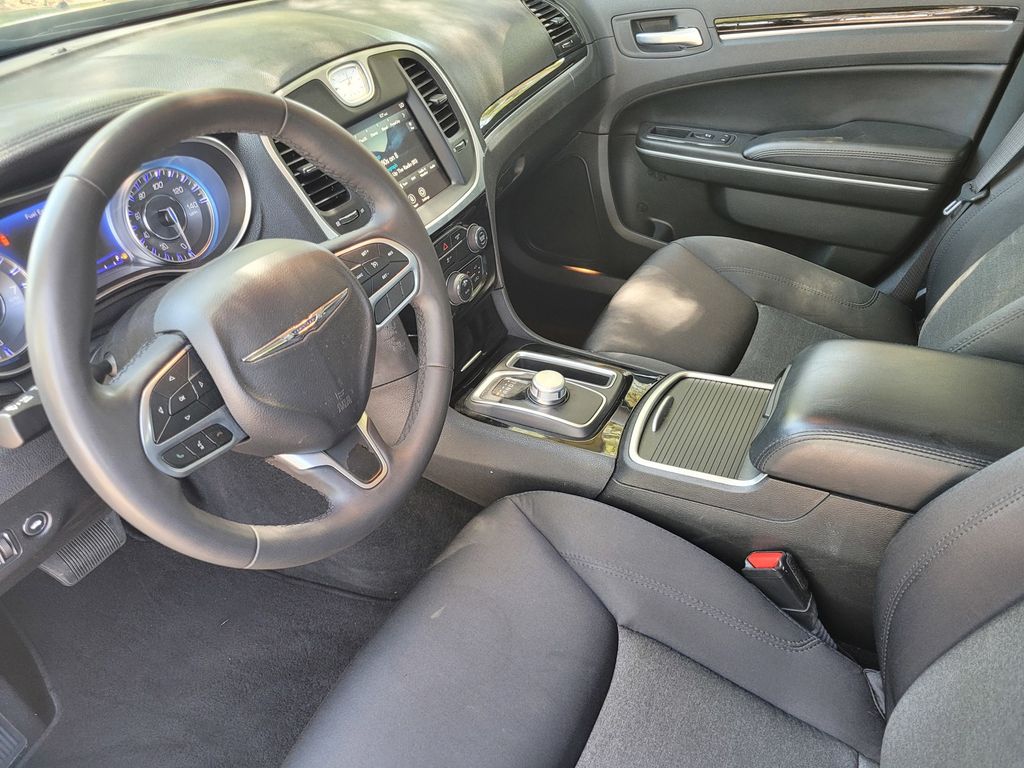 2023 Chrysler 300 Touring - Photo 18