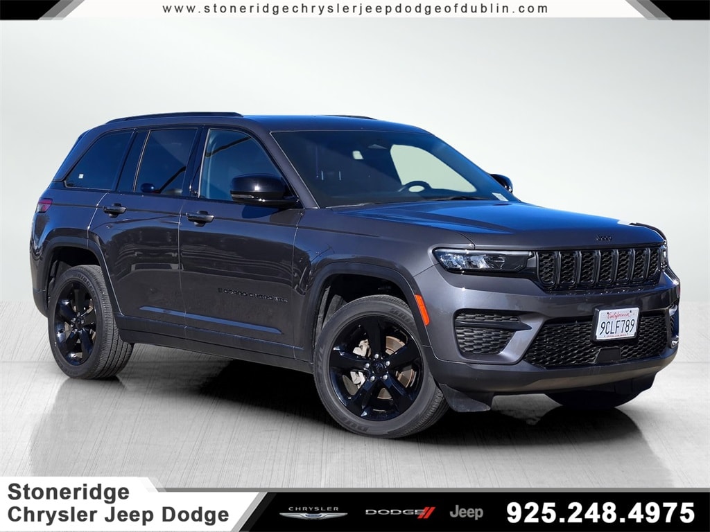 2022 Jeep Grand Cherokee Altitude's photo