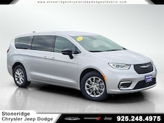 2026 Chrysler Pacifica SELECT AWD Passenger Van