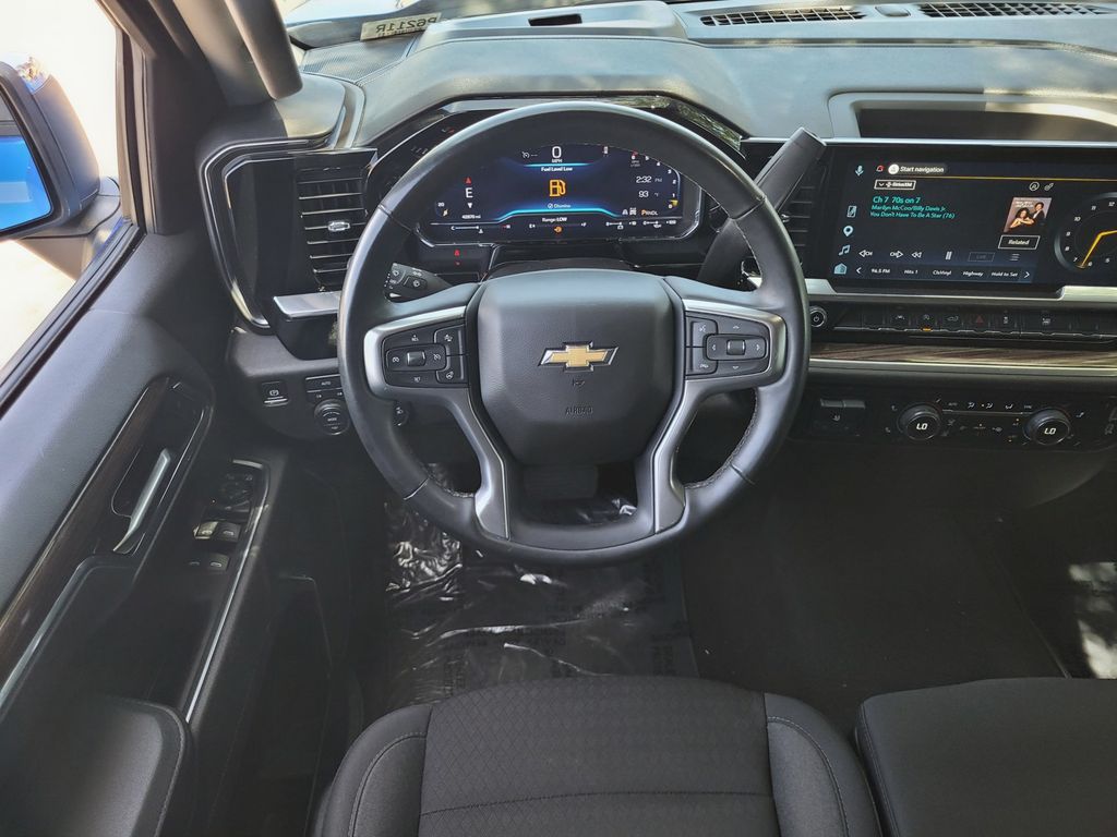 2025 Chevrolet Silverado 1500 LT - Photo 11