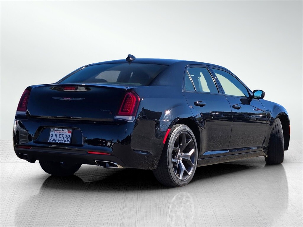 2023 Chrysler 300 S photo 4