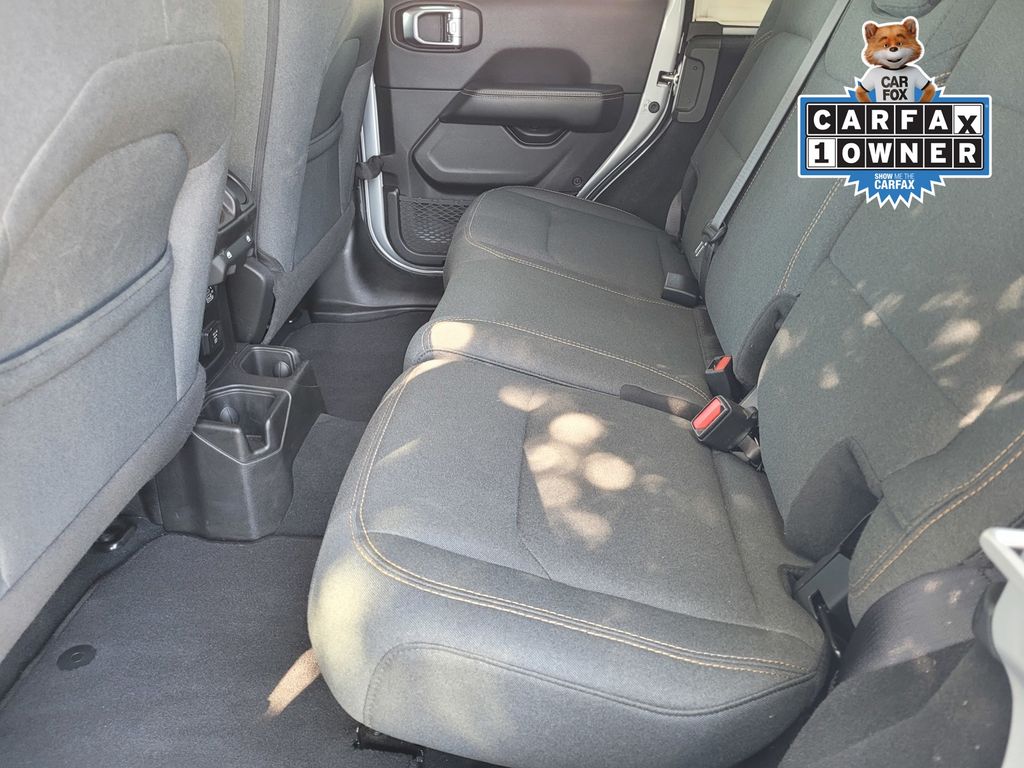 2024 Jeep Wrangler 4-Door Sahara - Photo 10