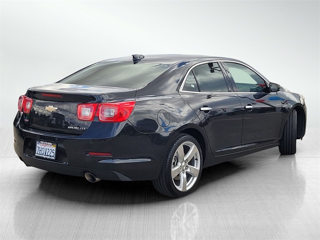 2015 Chevrolet Malibu LTZ photo 3