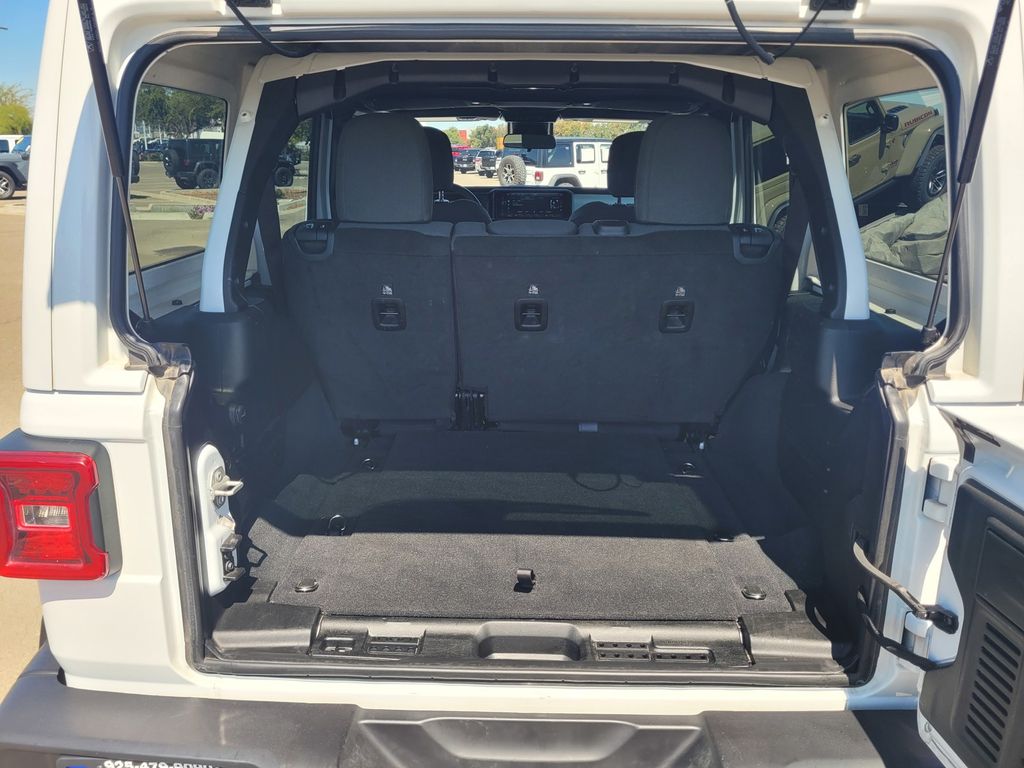 2024 Jeep Wrangler 4-Door Sahara - Photo 10