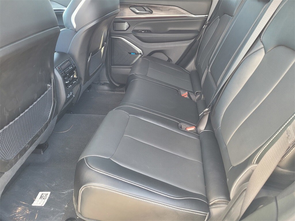 2023 Jeep Cherokee 4xe Overland photo 4