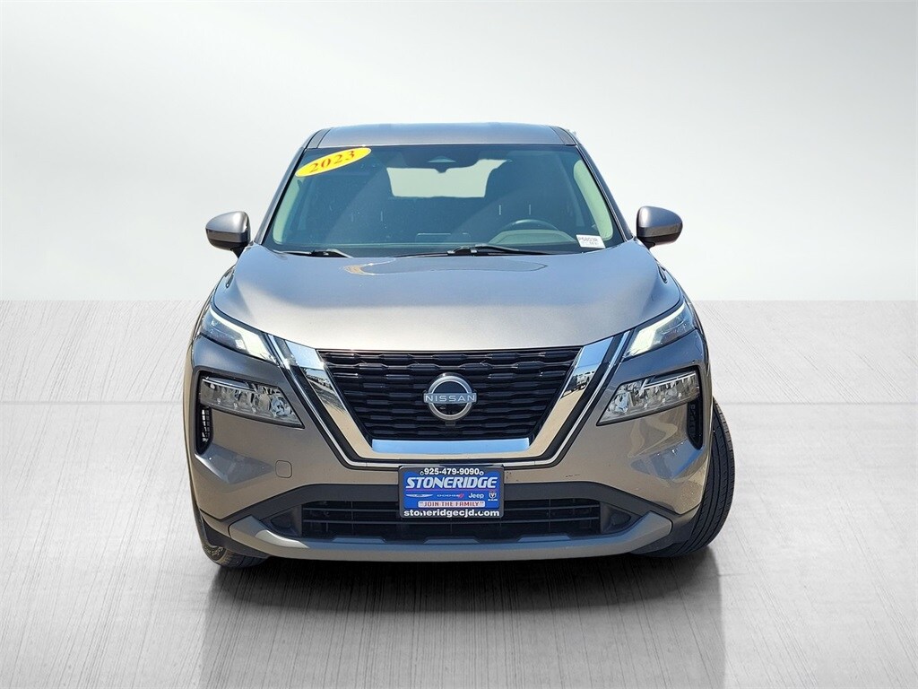 2023 Nissan Rogue SV photo 2