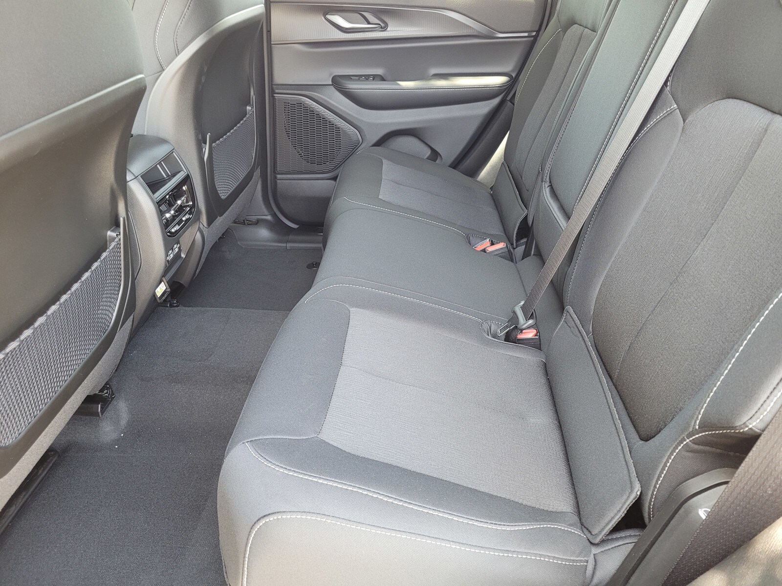 2025 Jeep Grand Cherokee Laredo X photo 4