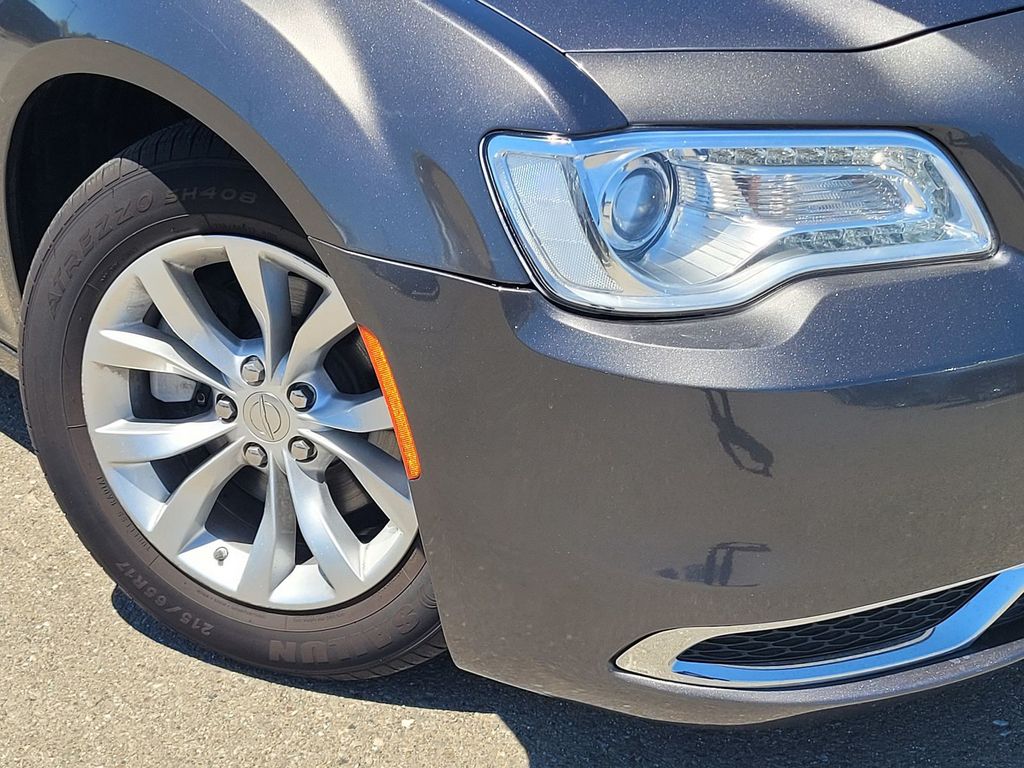 2023 Chrysler 300 Touring - Photo 9