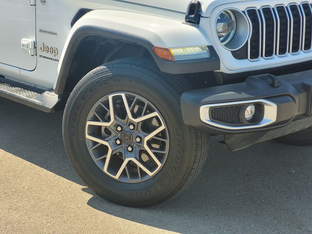 2024 Jeep Wrangler 4-Door Sahara - Photo 9
