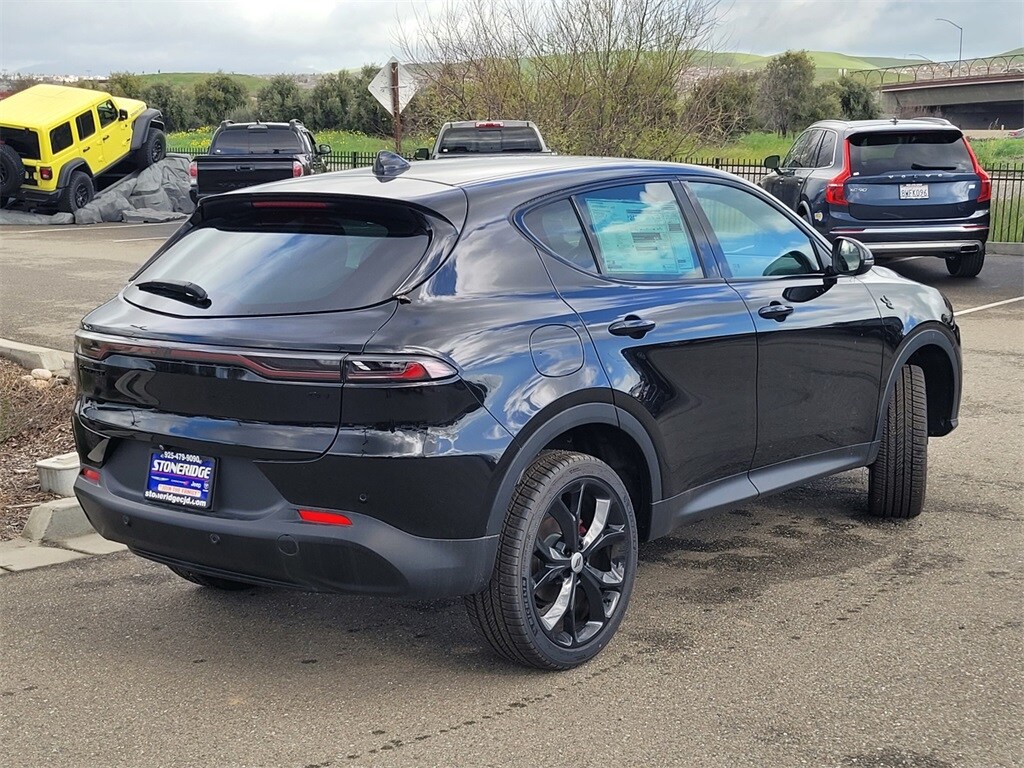 2023 Dodge Hornet GT photo 3