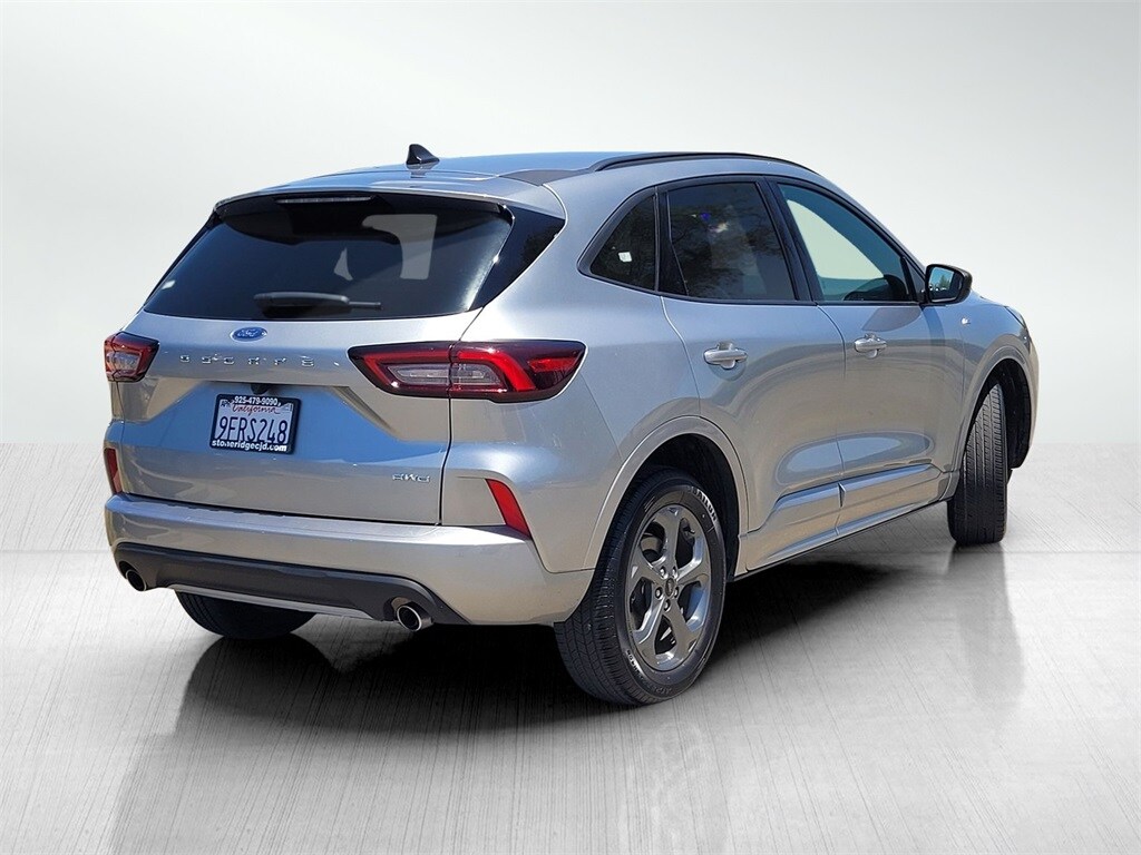 2023 Ford Escape ST-Line photo 4