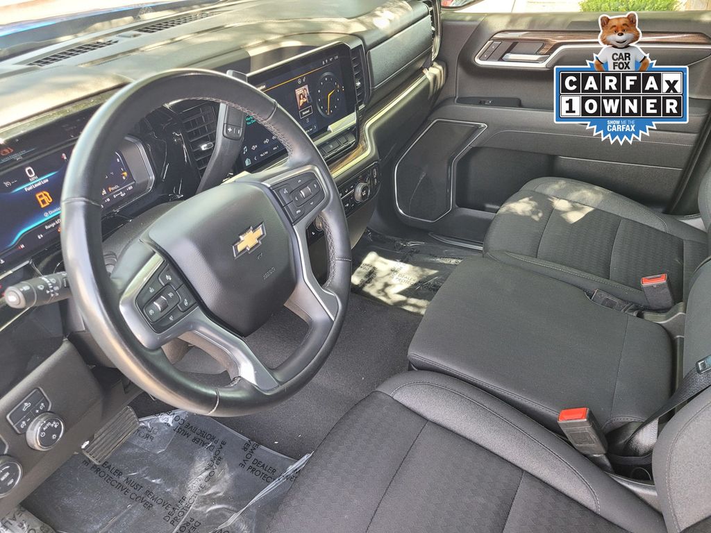 2025 Chevrolet Silverado 1500 LT - Photo 18